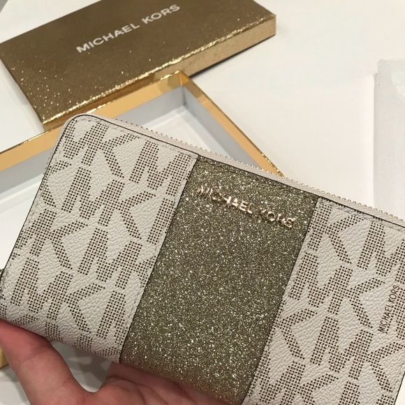 🎊Michael Kors New Year Wallet🎊 - Picture 4 of 7